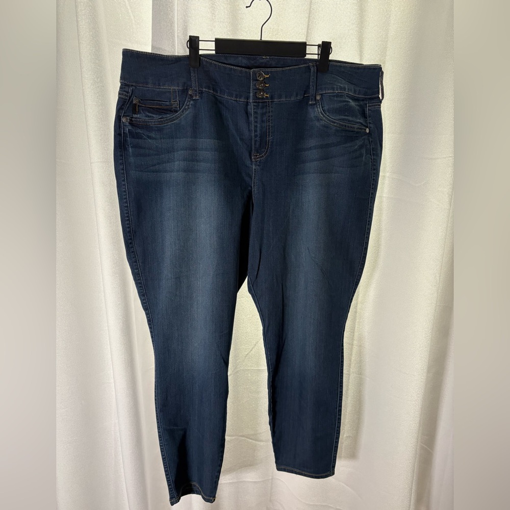 Torrid Stretch‎ Jeans Denim Skinny Triple button Size 24 EUC 508